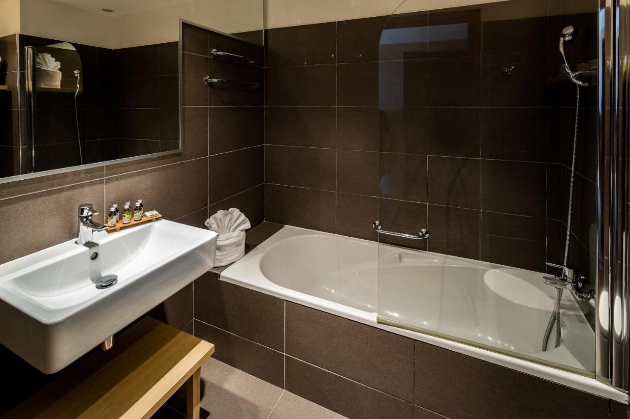 Hotel Helios & Spa - Ile Des Embiez Сис-Фур-Ле-Пляж Экстерьер фото
