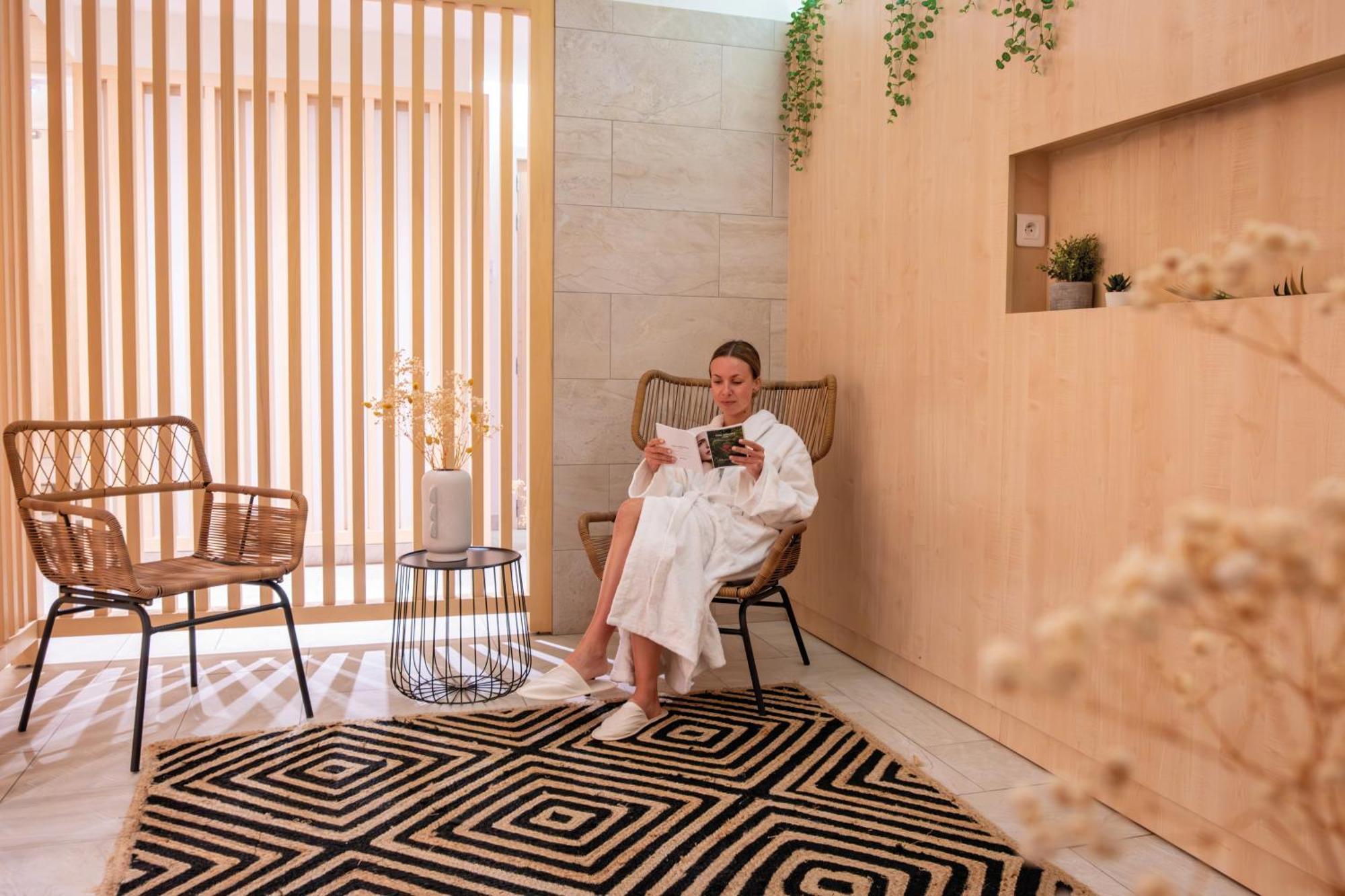 Hotel Helios & Spa - Ile Des Embiez Сис-Фур-Ле-Пляж Экстерьер фото