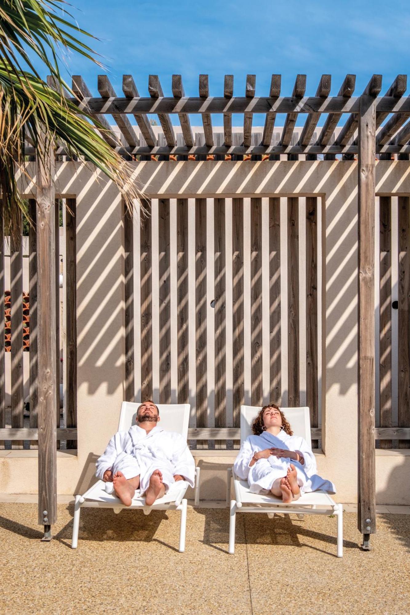 Hotel Helios & Spa - Ile Des Embiez Сис-Фур-Ле-Пляж Экстерьер фото