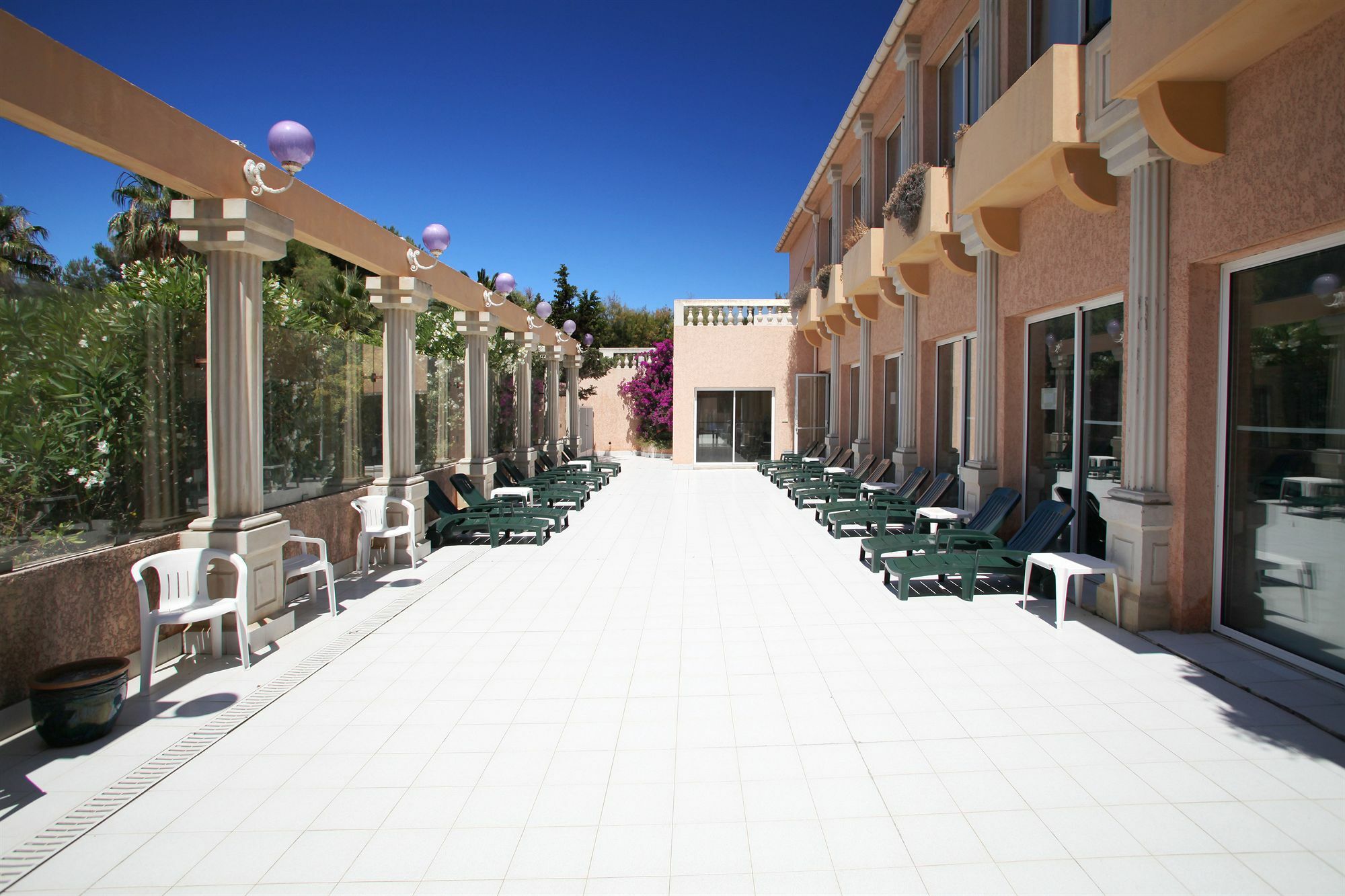 Hotel Helios & Spa - Ile Des Embiez Сис-Фур-Ле-Пляж Экстерьер фото